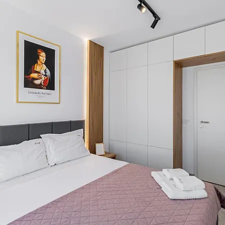 Cozy Deluxe 3 - Coresi Mall Апартаменты